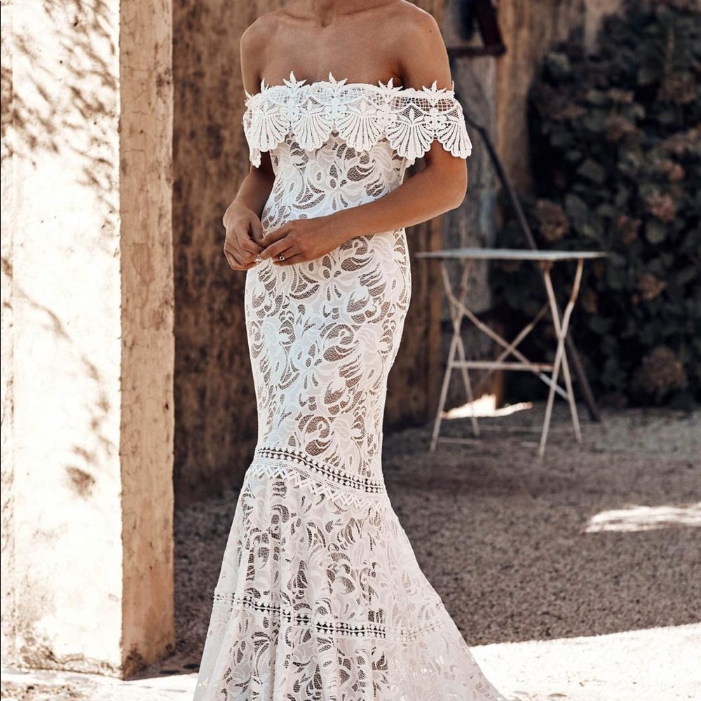 Grace Loves Lace Cien gown. Chai.
